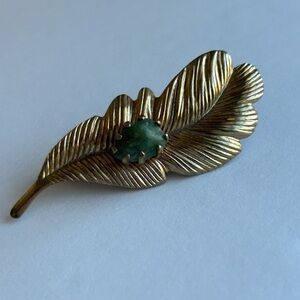 Vintage Gold Tone Leaf & Green Gemstone Brooch Pin